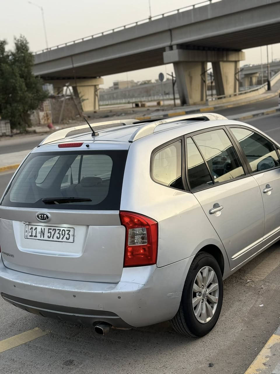 السلام عليكم كيا كارنز 2012شركة العامة جديدة فتحة 7راكب قطعتين تبريد تبريد مركزي تخم تاير جديد مكينة كير جدد بيها الجاملغ الخلفي فقط والسونار مرفق بل صور السعر 120بيها مجال قليل مكان بغداد البلديات لاستفسار ***********
