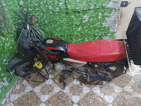 بوكسر مرقمة بغداد لوحات انكليزي طالعة نهاية الـ 22 كلش نظيفة محرك ناعم
مكفولة كفالة عامة ما بيها اي نقص بس التانكي  ، تحويل مباشر  
السعر ( 2.200)
***********
