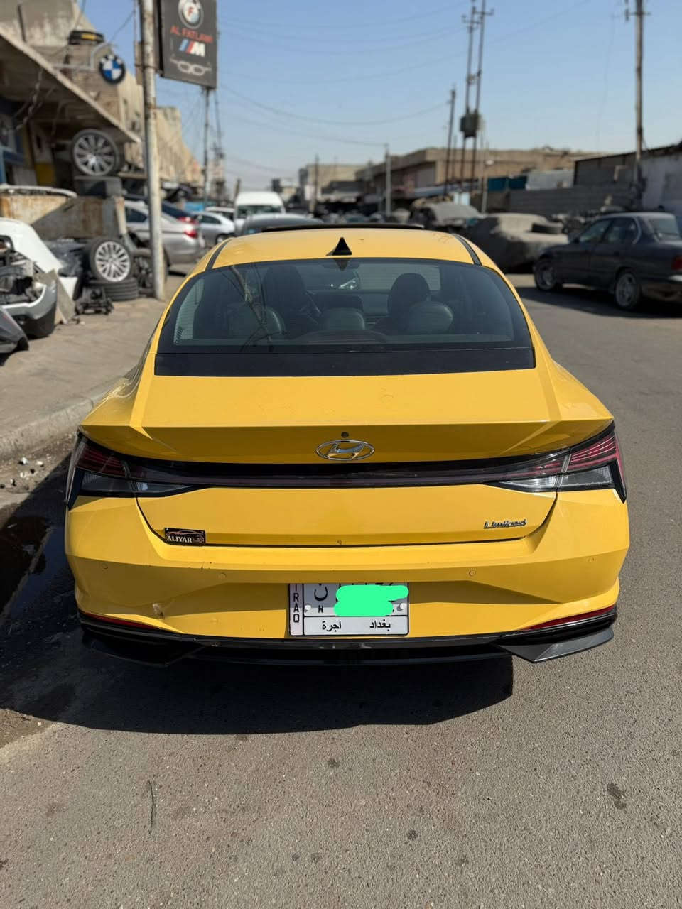 السلام عليكم
للبيع او مراوس 
—————————
النوع :- النترا 
الموديل :- 2022
الون:- اصفر 
الوارد :- أمريكي 
الحادث:- جاملغ خلفي 
سعه المحرك :- 2000 دوش 
الرقم :- بغداد - اجره 
المسافه المقطوعه :- 51 الف 
———————————————
       الـمـواصـفـات فول 
- فتحه سقف 
- ⁠بصمه ابواب + تشغيل 
- ⁠صندوق كهرباء 
- ⁠لايت ليد 
- ⁠كامره خلفيه 
- ⁠تبريد + تدفئه 
- ⁠هاند بريك كهرباء 
- ⁠اوتو هولد 
- ⁠كشنات تدفئه تبريد 
- ⁠تحكمات كشنات كهرباء 
- ⁠قياده ذاتيه 
- ⁠انضمه قياده 
- ⁠كشنات جلد 
               باقي المواصفات معروفه
——————————————————
مكان السياره :- بغداد 
السعر :- 153 ورقه وبيها مجال 
للاستفسار او اتصال 
***********
ملاحظه // السياره بدون بجم مكفول وبدون ايرباك حادث خلفي جاملغ فقط
