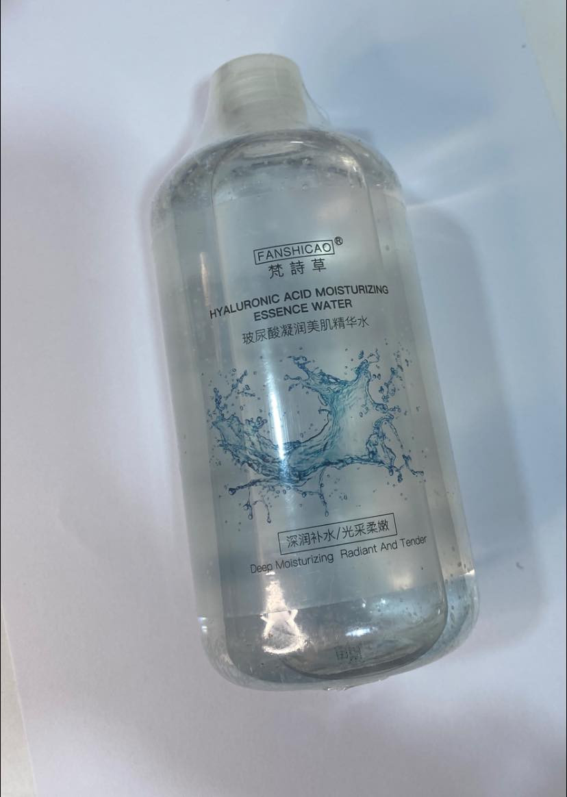 تونر لترطيب البشرة بخلاصة حمض الهيالورونيك
يستخدم هذا المنتج بشكل أساسي من أجل:
الترطيب العميق: يساعد على توفير ترطيب مكثف للبشرة. 
الإشراق والنعومة: يهدف إلى جعل البشرة مشرقة وناعمة الملمس. 
تحسين مظهر المسام: يمكن أن تساعد مكوناته في تقليل مظهر المسام وتعزيز بشرة أكثر نعومة. 
استعادة الحيوية: يساعد على تنشيط البشرة المتعبة واستعادة إشراقها الطبيعي. 
الاستخدام اليومي: مناسب للاستخدام كجزء من روتين العناية بالبشرة الصباحي والمسائي. 

السعر (5)

توصيل داخل الكوت 2000 توصيل جميع المحافظات 5000


**إذا كنت صاحب هذا الإعلان وتريد حذفه لأي سبب، رجاءا أرسل رسالة إلى الدعم الفني**