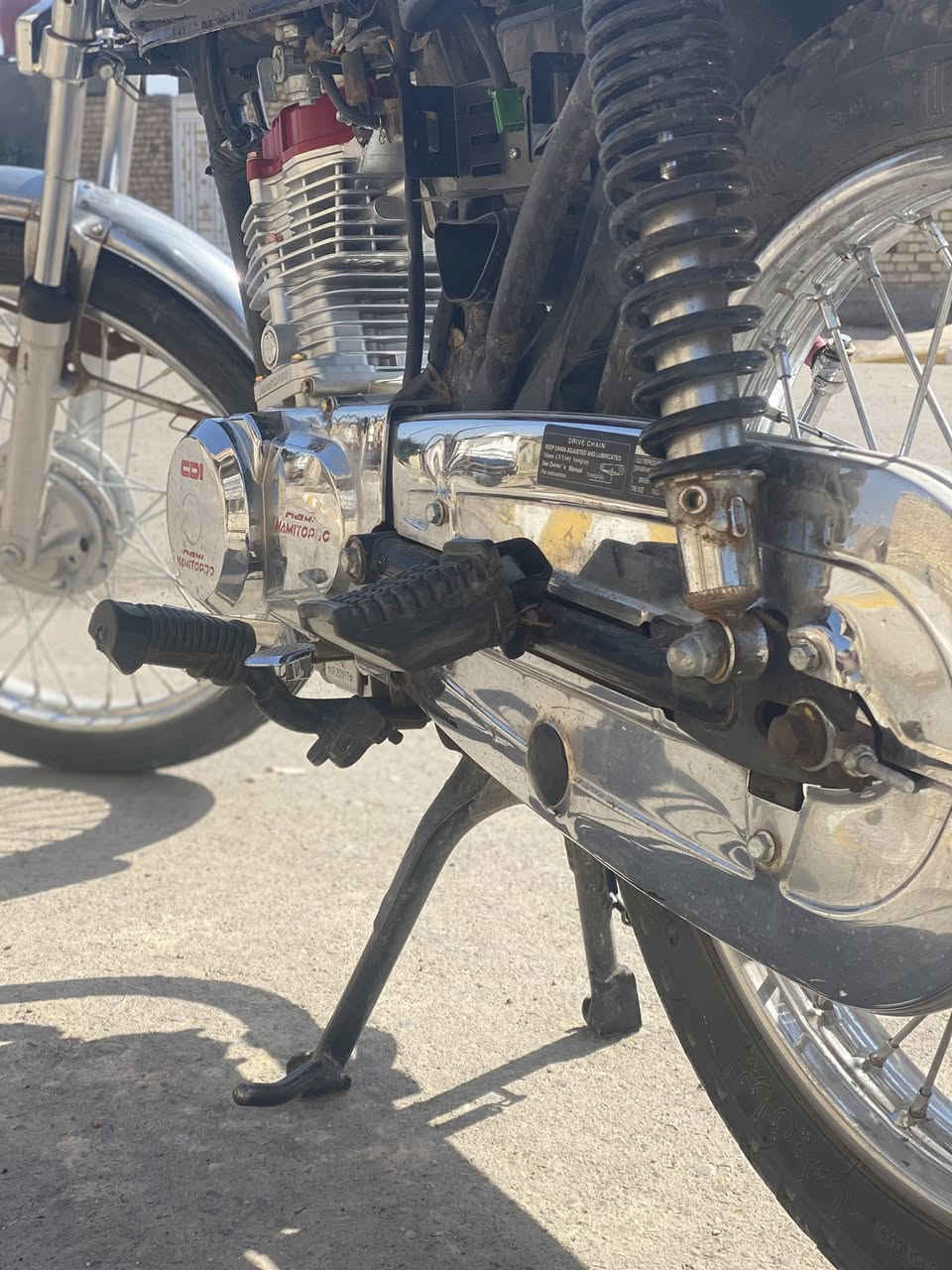 سلام عليكم دراجه للبيع اوراق اصولي مكينه جديه ما صايرلها اهواي من مشدوده  الدراجه  مكفوله ما متواجد خاص ***********
