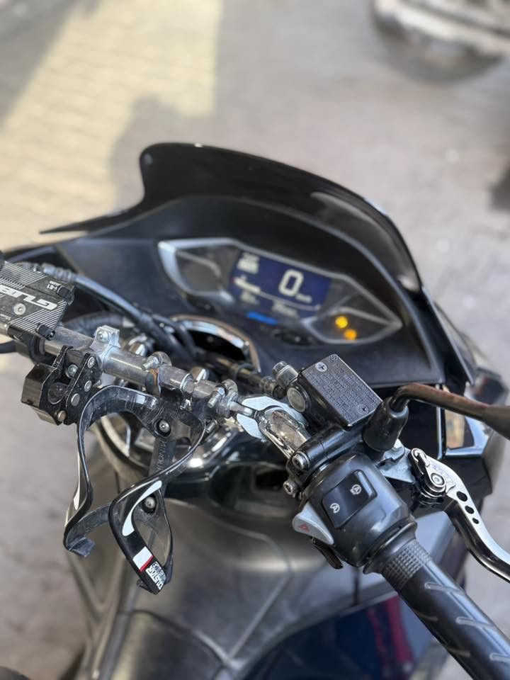 سلام عليكم بي سي اكس يابانية 🇯🇵🎌
مكفولة كفالة عامة ماشية 25 الف 
بصمات ثنين بيها 
السعر 25 $ بيها مجال 
العنوان شارع كفاح 
***********
