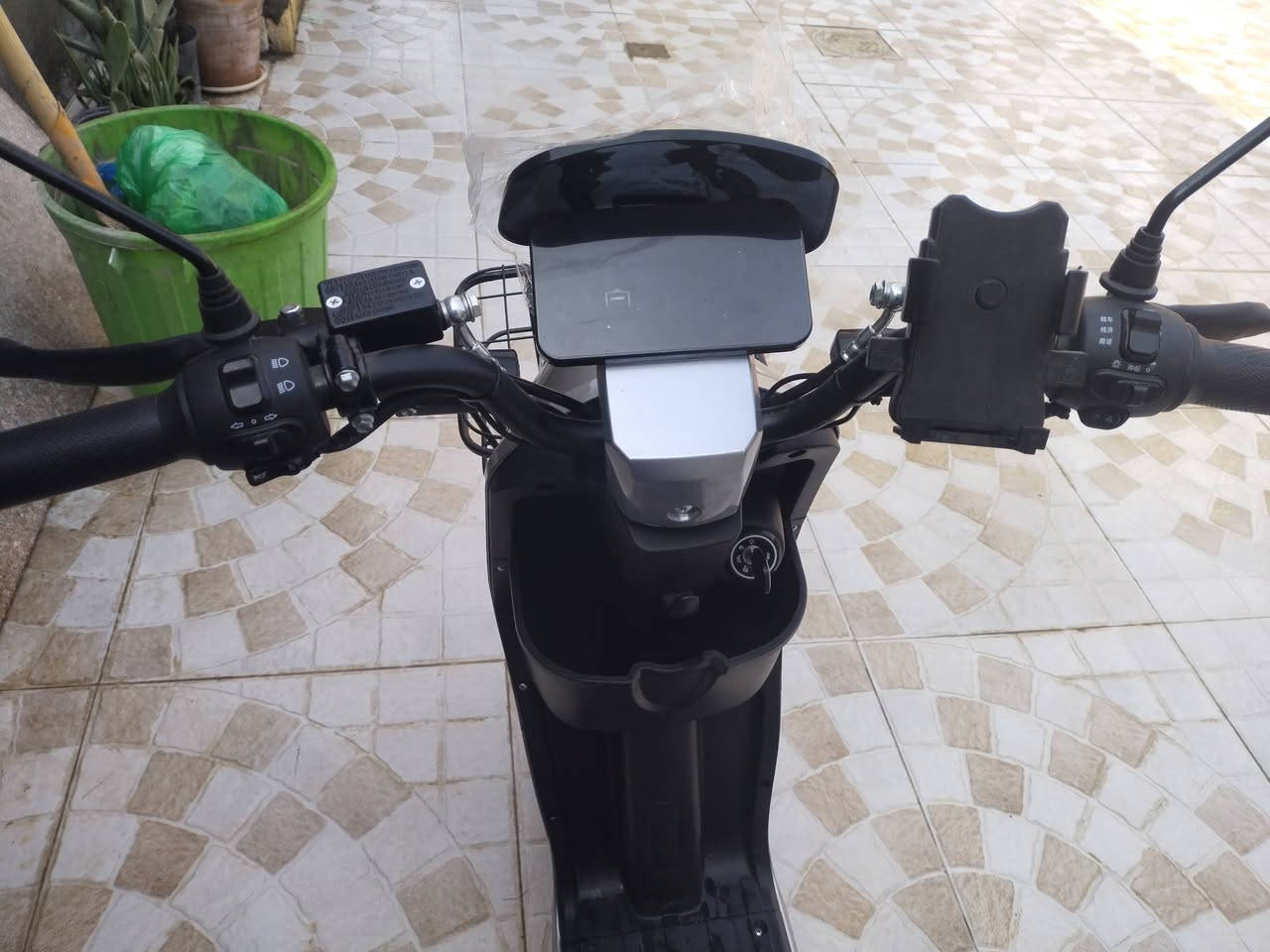 سلام عليكم دراجه شحن للبيع صار يومين من خذته مكان شطره سعر650وبيه مجال ***********
