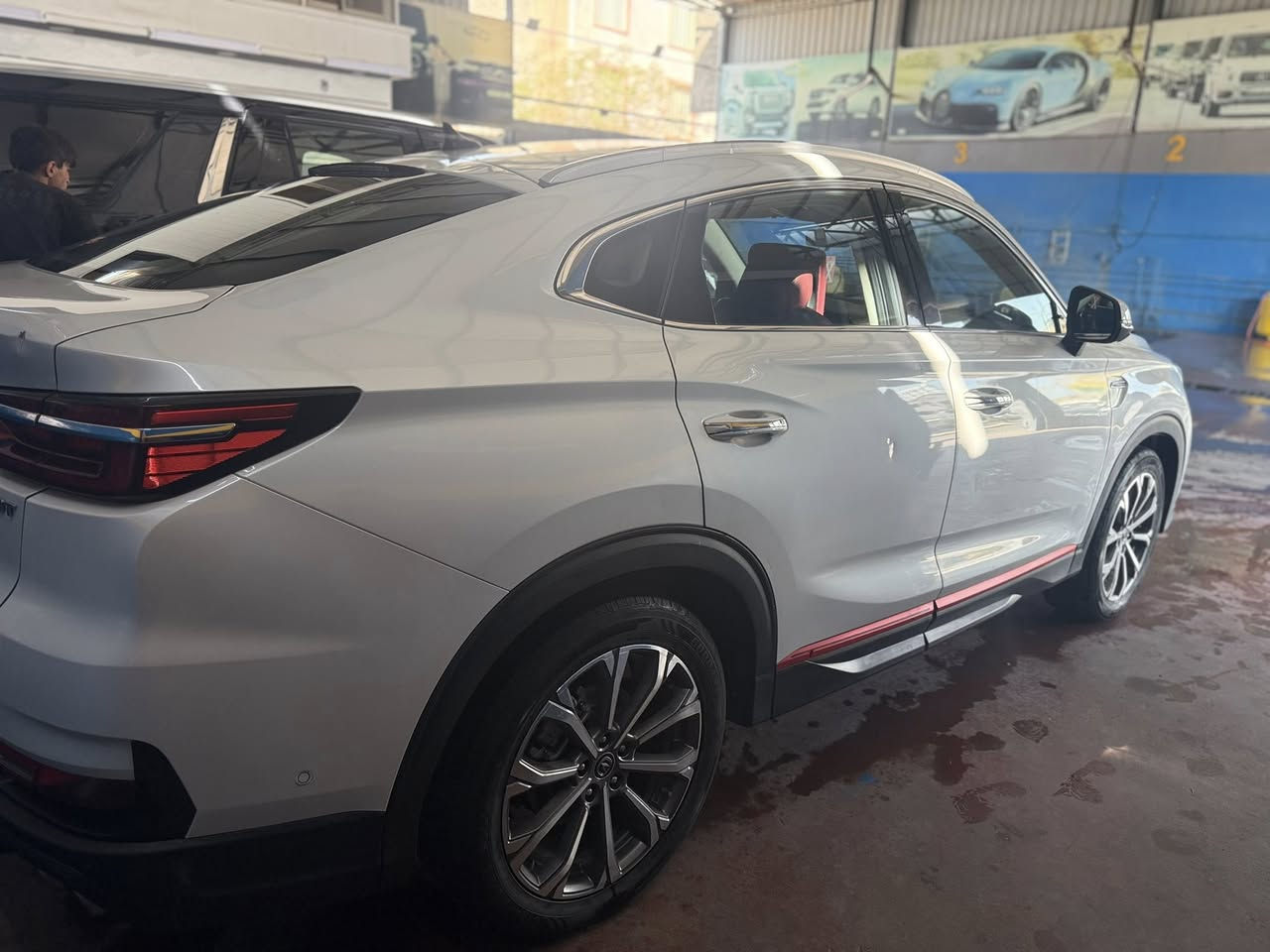 السلام عليكم. #السعر 24 مليون
للبيع شانجان  CS 85
موديل 2023 رقم بغداد تحويل مباشر 
ماشيه السياره 90 الف كيلو 
شاشات لمس ؟ لمس عطل
صندوق كهرباء 
انظمه التحكم لمس 
رادار + تحديد مسار 
* قياده ذاتيه 
كاميرات 360 درجه 
نظام كاميرات 3D 
كاميرات مرايات جانبيه بدقة 4k 
حساسات 360 درجه 
هاند بريك دكمه
لايت وبك لايت LED 
نظام للتحكم في الثبات.
نظام لمراقبة ضغط الهواء في الإطارات.
نظام التحذير عند مغادرة المسار.
نظام المساعدة عند صعود المرتفعات.
نظام منع الاصطدام.
نظام للتحكم في الانزلاق.
نظام الفرامل المانعة للانغلاق (ABS).
نظام للتحذير من الاصطدام الأمامي.
توزيع إلكتروني للفرامل.
نظام لمراقبة النقطة العمياء.
وسائد هوائية أمامية وجانبية.
نظام للتحكم في الثبات.
ذاكرة مقعد السائق 
اضاءة محيطية 
مكان السياره بغداد أو الفلوجة ستفسار اكثر الاتصال ع هـ ***********
