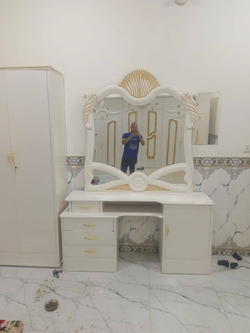 غرفه لون ابيض  حطاطه مسرح ديوان برتفاع عالي شقل احطاطه داخل خارج صاج  ***********
