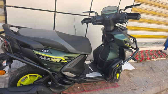 سلام عليكم دراجه ZR ماشيه 100 كيلو المديل 2025 السعر مليونين و450 الرقم ***********
