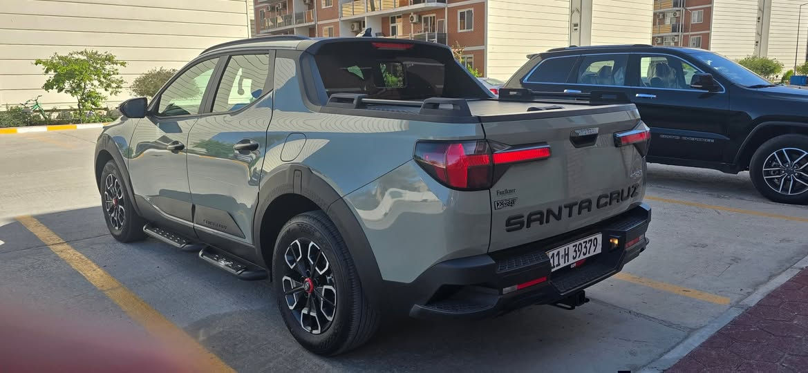 للبيع هيونداي_سانتاكروز  2024 (مواصفات XRT )
وارد امريكي ، رقم بغداد شبه مميز
فول فول موصفات 

سعة المحرك : 2.5 TURBO 
عدد الاسطوانات : 4
القوة الحصانية : 281 حصان نظام الدفع : كلي HTRAC
ناقل الحركة : اوتوماتيك 8 سرعات 

حادث السياره : صبغ بنيد فقط ، وبارد قليل جاملغ خلفي 
حاله الايرباك : فقط الاستيرن
المسافه المقطوعه : 33 الف كيلو 

#مواصفات
بصمة تشغيل عن بعد 
فتحة سقف
رادارات / رادار امامي /رادار جانبي /رادار خلفي
قيادة ذاتية
توقف ذاتي 
كشنات تدفه ‏
كشنات جلد                                              
كشنات كهرباء 
مري هيتر / رادار / كاميرا
دفع رباعي  نضام جبلي وثلجي وترابي اوتوهولد . 
ويل كروم 20 
صندوك كهرباء 
مسجل ناطق سستم سماعات BOSE
اواكس وبلوتوث و USB يعمل
مApple CarPlay / Android Auto
دخول ذكي نظام 
حاجب ليد
 / 3 مكان خزن
نقطه عمياء
مراة تعتيم
اشاراة بالمراياة الجانبيه                                   
فول تحكم ستيرن                                    
كير أوتو + عادي + شفتات ستيرن
اوتو بريك +بريك بصمة
لايتات 4 عدسات زينون
شاشة كبيره
داخل جلد 
نضام قيادة + سبورت + نورمل + سمارت
مثبت سرعة
تحديد مسار 
رادار الخطوط البيضاء 
شحن اللاسلكي
‏شاشة إلكترونية
الخريطة
‏AUTO HOLD
مصابيح خلفية LED
مصابيح ضباب LED 

مكان السياره ، بغداد ، حي العدل ، او شارع فلسطين 
للتواصل 

***********
