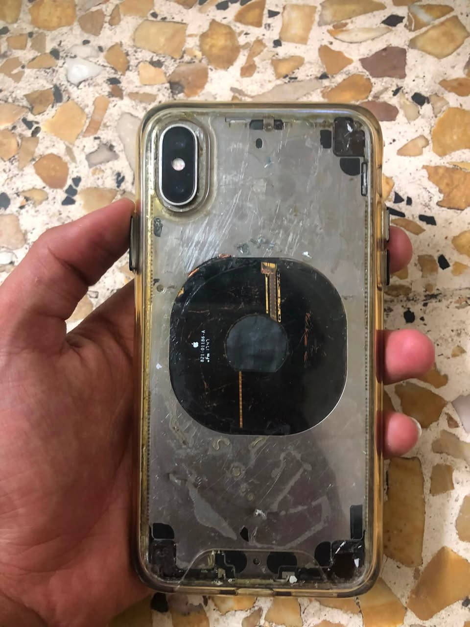 السلام عليكم عندي جهاز ايفون اكس للبيع جهاز نضيف بس نقص السماعه الفوك او ضهر جهاز يخبل ولله نضيف سعر ١٠٠بي مجال رقمي ***********وتساب فقط
