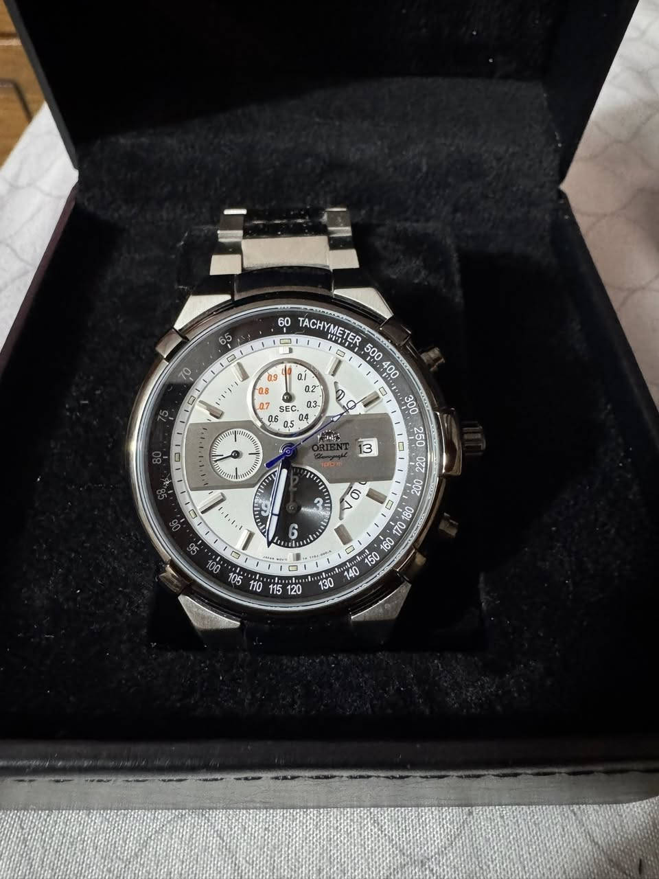 ساعة اورينت للبيع نظيفه جدا ب ٢٠٠ ألف وبيه مجال بسيط للاستفسار ***********
