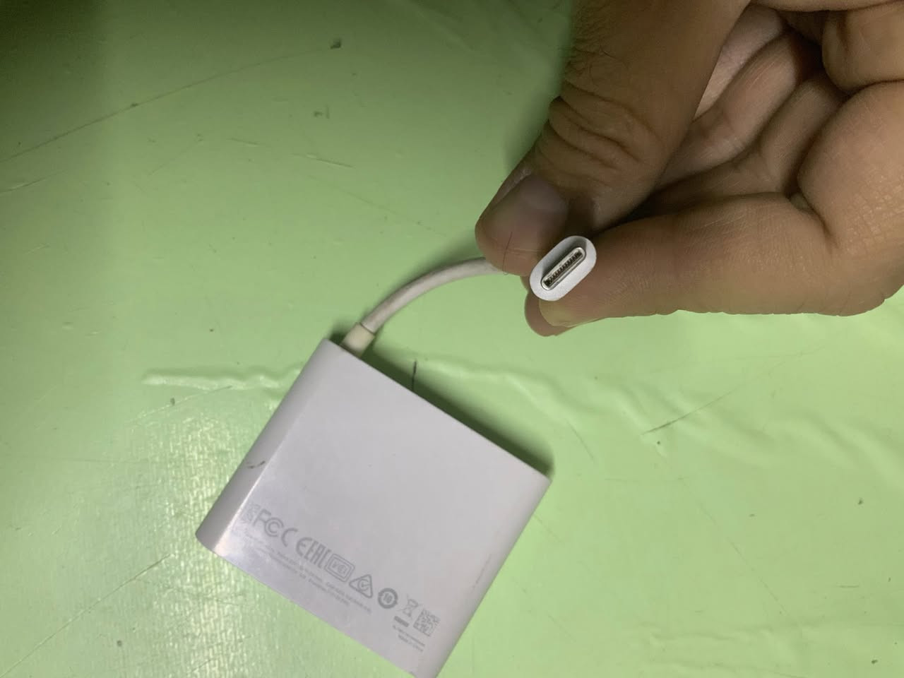 السلام عليكم 
تحويلة آيفون او الايباد نوع lightning digital AV adapter 
ربط الآيفون على شاشة التلفاز 

السعر 10,000 الف 

——————————————————————-
تحويلة الآيفون أو الايباد  نوع Type C to. HDMI 
ربط الآيفون  أو الايباد على شاشة التلفاز او شاشة الحاسبة  

السعر 10,000

———————————————————-
المجموع 20,000 

للتواصل واتساب    ***********
بغداد - شارع فلسطين - ساحة الموال
