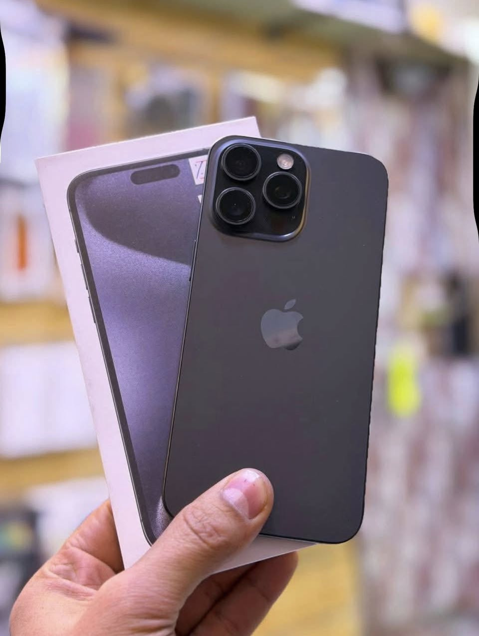 السلام عليكم ايفون 15برو ماكس بطاريه 97ذاكره 256 عدد دورات الشحن 166 الجهاز نضيف وياه بس الكاتون رقمي *********** واتساب فقط سعره مليون وبيه مجال حك الجيه المو شراي لا يراسلني مكاني البصرة الكزيزه
