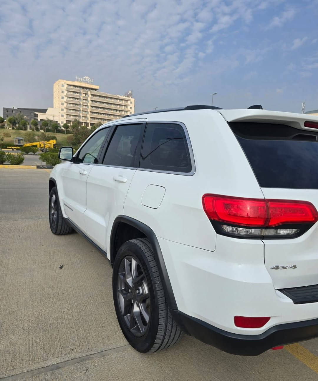 جيب گراند شيروكى 2016 مواصفات لاريدو مكفول كفال عام.🚘   ثلاث شاشات . سياره كل شرط عل وضع بلاد شريكة .
رقم تليفون صاحب سيارة👇👇
***********
🚥 ماشى 88كم . 
1_ 1_ ثلاث شاشات
2-كشن هيتر وكشن تبريت.
 3-كشن كهربا ئي .
 4-استيرن هيتر *- استيرن تحكم .
5- لايدزينون.
6-مرايا هيتر 
7-ئوتوبريك *-ئوتو ترافلايت *-ئوتوستارد.
8- 10 سماعه  
9-تبريد مركزي *-صندوق جك 
10-يدات ابيض بصمه
 11- مرايه هيتر
12- طايرات جديد شريكه سبيرمقدس مانازل .
13- ستيرن فوليوم
14 تحديد سرعه 
15- محرك وكير شرط وضمان .
كل جسم شرط عل وضع بلاد شريكة 
ملاحض/رقم جديد هزه وسنويه  كل جديد لي حد سنة 2030. أربيل, العراق
