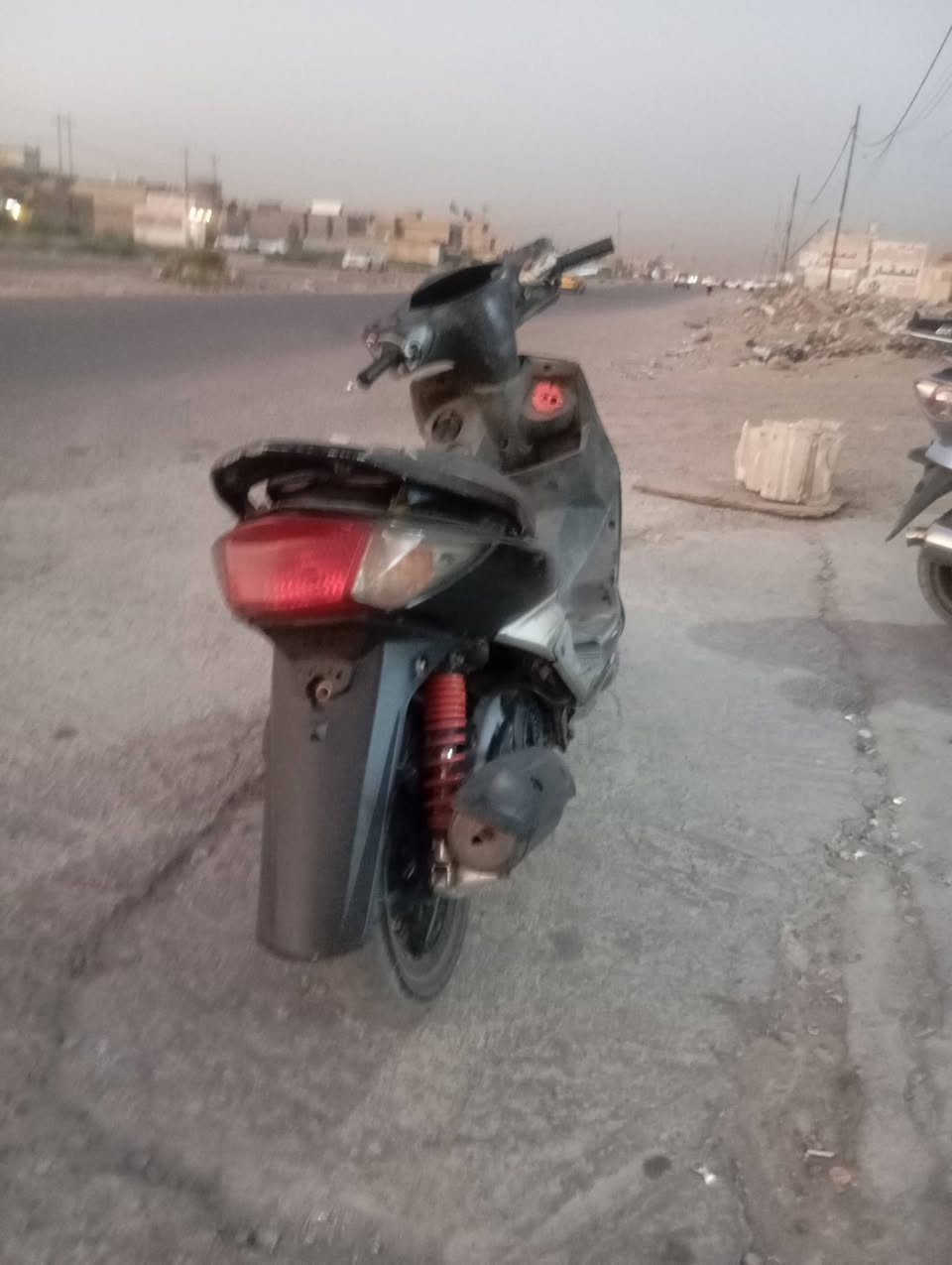 سلام عليكم سكنس فحل كدام عينك تخبل كلجات جدد وشلعه معدل تخبل شغاله مكينه ناعمه نقصها بس دشبول وقبق كلجات مكان تقاطع درويش رقمي *********** سعرها 375 وبيه مجال
