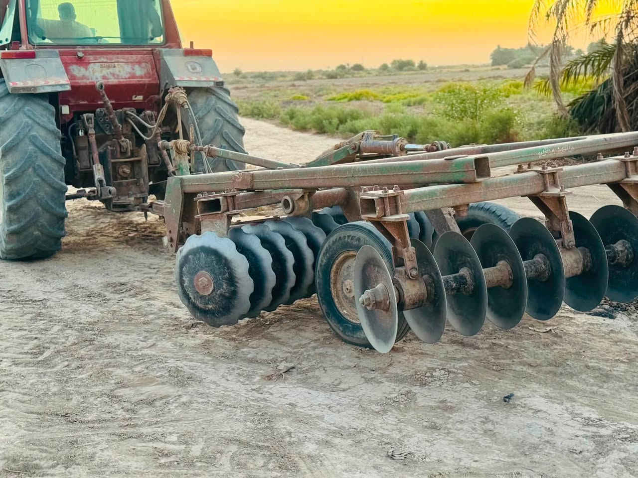 سلام عليكم اخوان دست البيع نوع دفاعي حجم 24 خاص مفتوح أو عله هاذه رقم ***********
