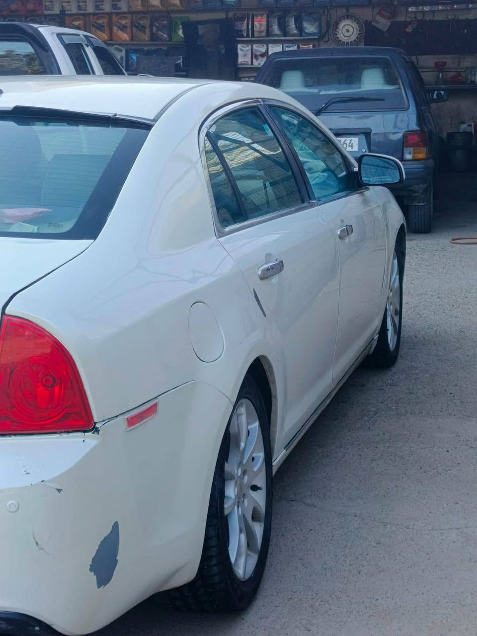 سلام عليكم سيارة                موديل 2011 فول مواصفات تحكم ستيرن سقف سلايت محرك٦سلندر حجم المحر
ك3600 بيها ضربه صندوق ولازم
رقم جديد سنويه لحد 2028 رقم سليمانية مكاني خانقين.      سعرة 72.بي مجال رقمي          ***********
