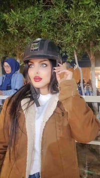 الي تسالني عن جمال بشرني وبدون فلتر كل ماعليج تتواصلين ويايه  اشتغل' ك...