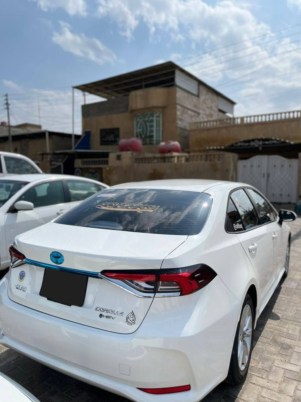 السلام عليكم كورولا هايبرد موديل 25 للبيع فقط السياره بيها بارد جاملغ الايسر الامامي والخلفي السياره ماشيه 15 الف بعدهي على وضع الشركه سياره حره بصره تحويل ثاني يوم رقم التليفون ***********  السعر 154 وبيها مجال  غير هذا الكلام السياره كفاله عامه
