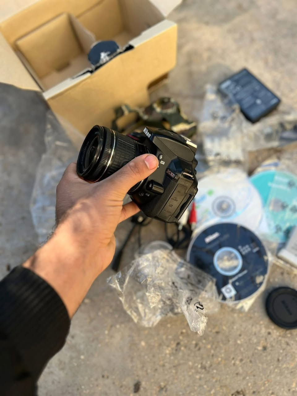 نيكون اخت جديده 5300 وايفاي مكاني بغداد ماعندي خدمه توصيل اي استفسار *********** متواجد اتصال 📞 
الملحقات 
بطاريه عدد ٢ 
عدسه ٥٥-١٨ 
درع جلاتيني عسكري 
كيبل عرض 
كيبل نقل 
اقراص تعريفي 
كتلوك
شاحنه 
كارتونه
