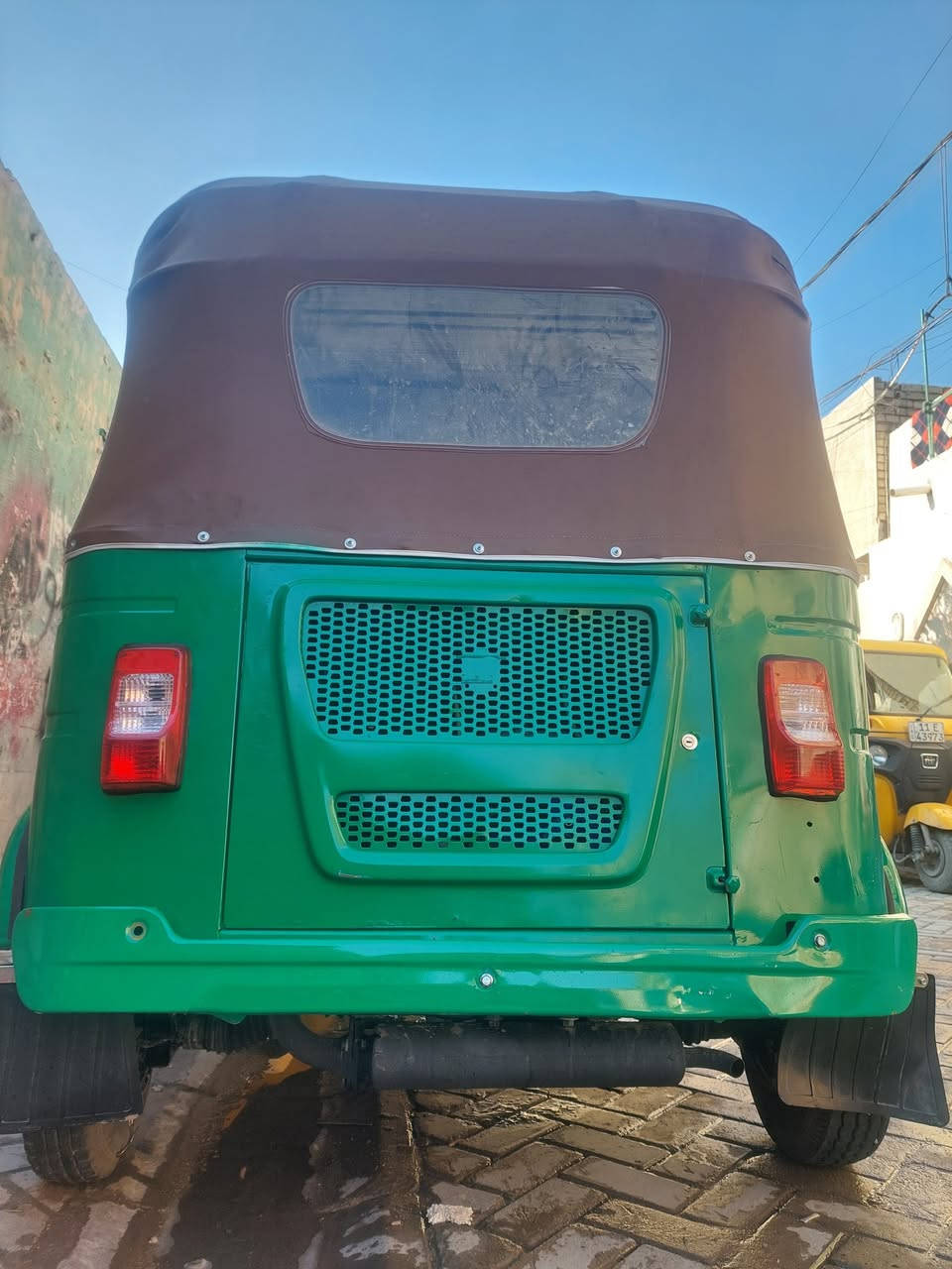 السلام عليكم شباب تكتك للبيع مديل (٢١ أوراق أوراق أوراق) الغبور والقلم ابيعلك كفاله للترقيم مكينه برغي مامفتوح بيها البدي جانت بي ضربه قويه وبدلته وصبغته ابيعلك بس بدي بي صبغ ومعجون الباقي كله مكفول تكتك خير من الله شغل وطلع بوجهك للشارع مكاني مدينه الصدر
***********( سعرها ٦٣٥٠ وبيها مجال)
