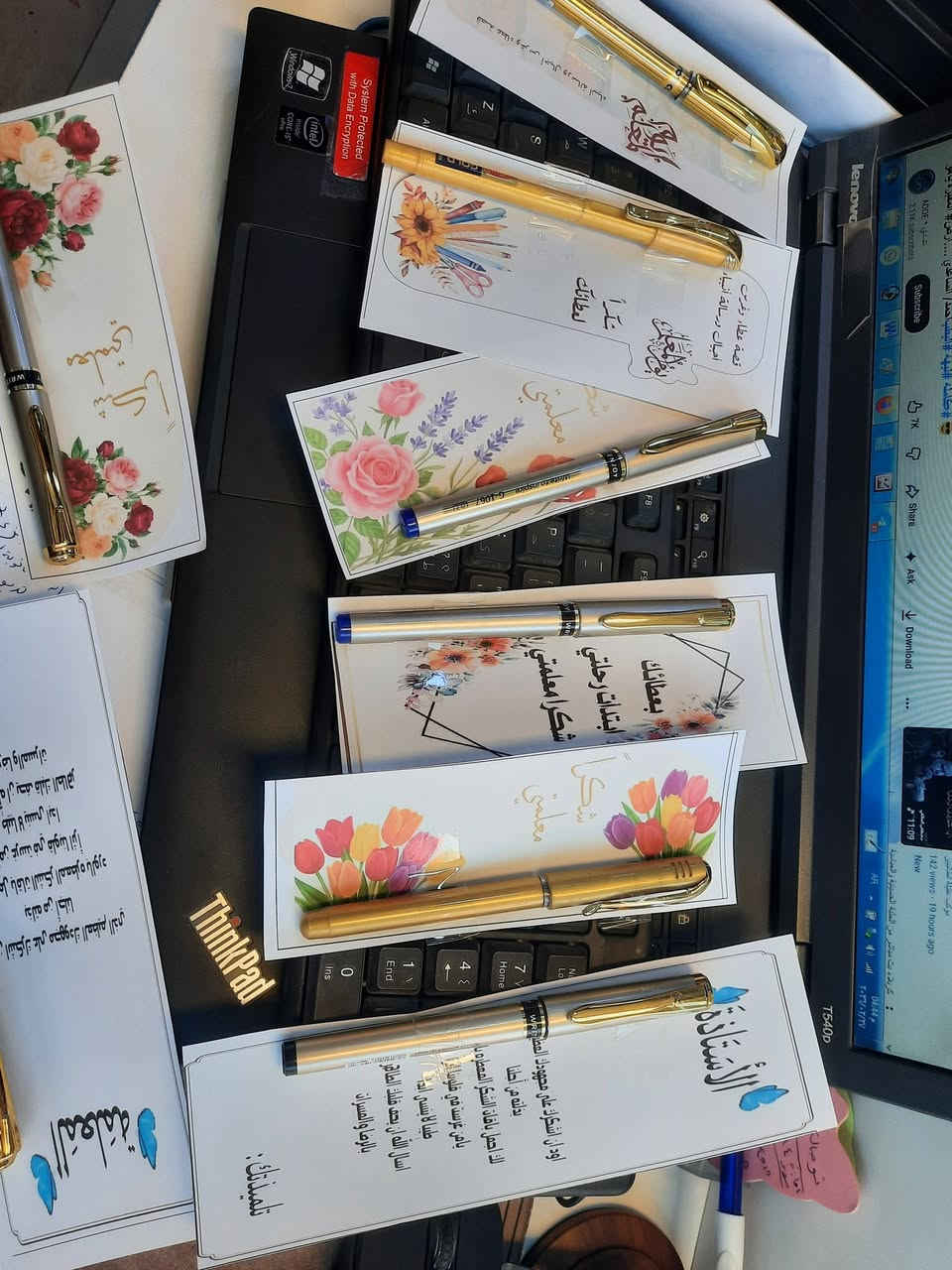 ✨ بمناسبة عيد المعلم
جهزنا توزيعات مميزة تقديراً لرسالة العطاء 💙
لأنهم يستحقون كل الامتنان والاحترام 🌷
تنفيذ حسب الطلب 
متوفر لدى مكتبة المتنبي للأستنساخ والطباعه 
مسيب شارع المستشفى 
مجاور مجمع الملاك الطبي
توجد توصيل 
***********
