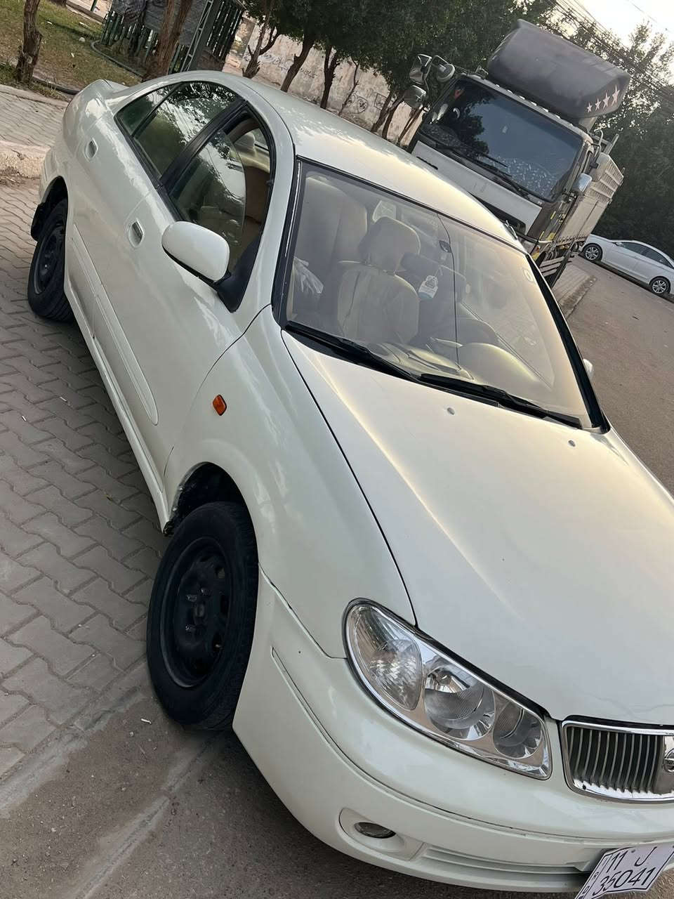 نيسان صني ياباني موديل 2005 سياره كير اوتماتيك. رقم بغداد أنكليزي سنويه بسمي مجدده 31 وهزه جديده سياره حلوه وجاهزه مكينه حلوه حداديه حلوه السياره جانت بسمي رقم صدامي وحولته أنكليزي مكفوله من الضربه القويه صبغ عام جماليه السعر70وبيه  مجال الاستفسار *********** او ***********
