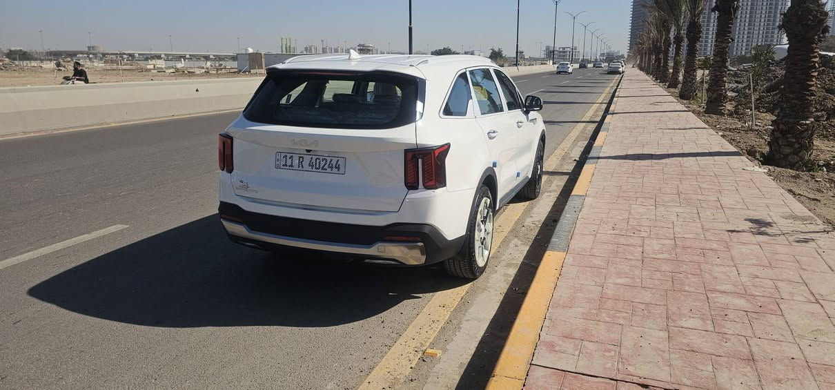 🚗 للبيع: كيا سورنتو 2025 SUV زيرو خليجي وكالة كيا الدولية بعدها زيرو مشتريها قبل يومين وسبب البيع لان سياره كبيره 😅😅�
🔹 الموديل: 2025
🔹 النوع: كيا سورنتو
🔹 اللون: ابيض
🔹 المحرك 6 سلندر / cc3500
🔹 ناقل الحركة: أوتوماتيك
🔹 العداد: [188 كم فقط يعني زيرو]
🔹 الترخيص:  رقم بغداد الجديد
🔹 بلد المنشأ: كوريا
🔹 الاستخدام: خصوصي
🔹 المواصفات:
• سبعة راكب ودخول بصمه
• داتا شو وكير ماوس
• صندوق كهرباء.
• قمارة حديد
• دخول ذكي وترحيب بالمرايات 
• ويل كب لونين حجم 20
• رادار امامي خلفي
• اشاير بالمريات واتو هولد وتحكمات ستيرن ونتفيكيشن
• تشغيل عن بعد
• تحريك السياره للامام والخلف بالريمونت
• داتا شو وكار بلاي
 • شاشة لمس
 • اربع كامرات
 • اربع حساسات اماميه
 • اربع حساسات خلفية
 • ثنين حساسات جانبيه اماميه
ثنين حساسات جانبيه خلفية
• مدوشمة جديد جلد نفس الاصلي ومغلفه.
• ارضيات 5D 
 • مثبت سرعة
 • بلوتوث
 • مكيف ثلاثي ثلاث قطع 
 • دخول ذكي
 • تشغيل بصمة عن بعد 
🔹 الحالة العامة: جديدة زيرو بعدها بالجيس، جاهزة للاستخدام، اربع تبديلات دهن مجانية بالوكاله مال كيا وضمان خمس سنوات او 100 الف كم.

💰 السعر المطلوب: [343$ ورقة او مراوس بسياره)

📍 الموقع: [بغداد]
📞  للتواصل: ‭ ‭***********
