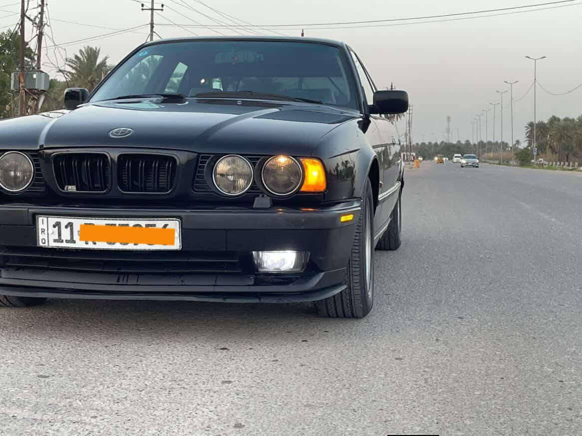 للبيع...
540  V8  1992 اصل بليته وسنويه 
صبغ عام جماليه فقط 
سلايد 
كشن كهرباء 
برده كهرباء 
السياره جاهزة للاخير بدون نقص 

السعر ٩٥ وبيه مجال 
مكان السياره بغداد المحموديه 
***********
