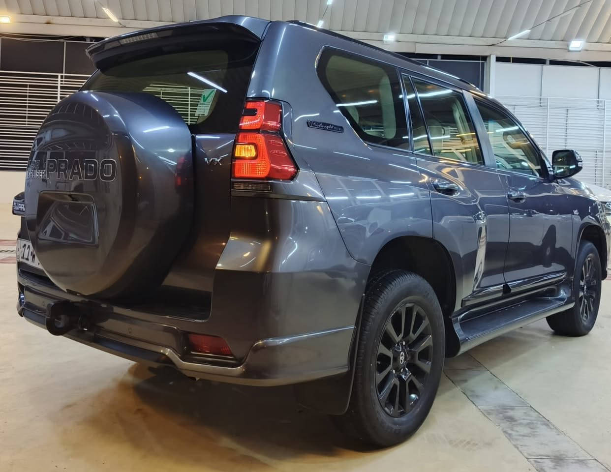 برادو  ٢٠٢٢  

 فول  Vx  ساز 

ماشيه ٧١ الف 

مكفوله من صبغ و بارد و شخط 

السعر ٤٩ و ٨٠٠ دولار 

المكان الوزيريه / معرض شركه الزبون 
***********
