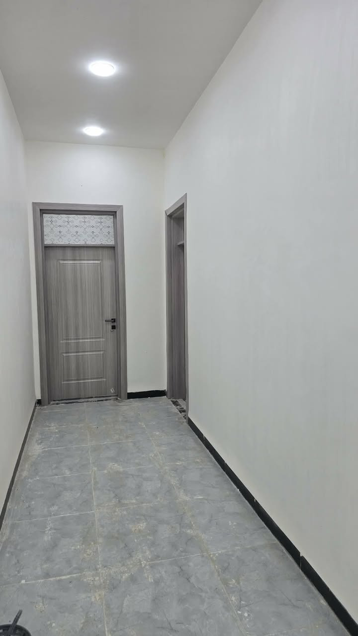 🏡 2 بيوت للبيع_بناء حديث
الديوانية / مجمع توحيد العفلوكي طريق السنيه السياحي وره سكة القطار شارع المركز ب البداية بعد 50 متر عن الشارع . 
🔸طابو زراعي سند 25  . 
المساحة 135م² – طابق واحد
🔹 2 غرفه نوم + استقبال + صالة
🔹 3 صحيات
🔹 مطبخ
🔻 ملاحظة : لا نعمل بالاقساط 
📞 للاستفسار: [***********]
🔸السعر : 85
