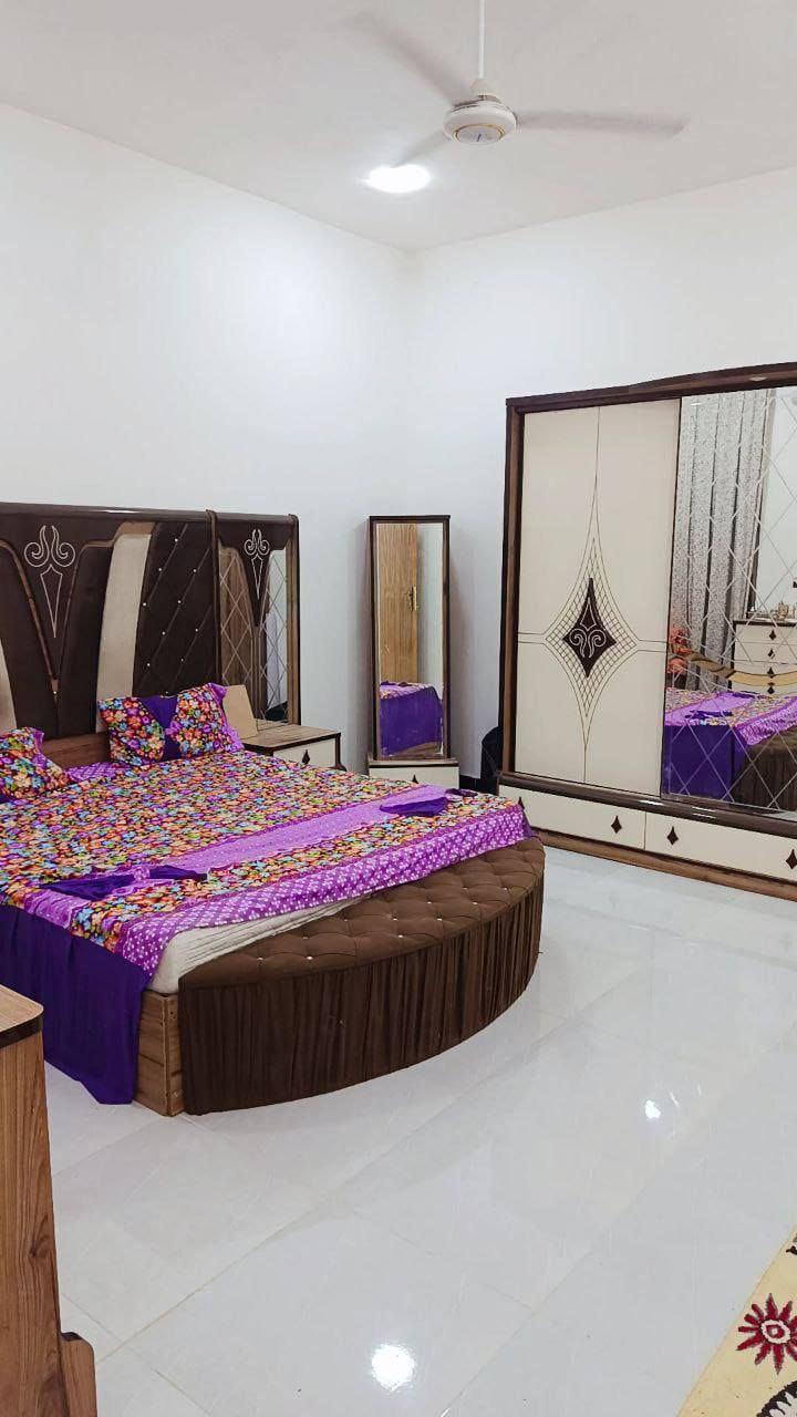 سلام عليكم يتوفر لدى مكتب عقارات الماجدي بيت للبيع المساحه 200م العنوان دور النفط حي الحريه البيت رقم وليسه طابو معامله وصولياته مكفوله  الاستفسار *********** ابو ريحانه
