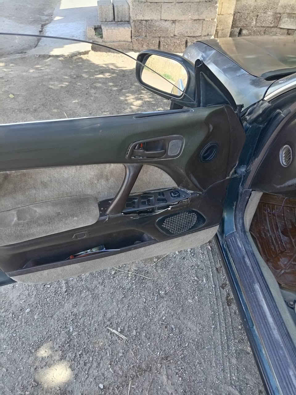 السلام عليكم للبيع كراون بطه موديل 93 رقم بغداد شرط التحويل مكينه وكير مكفوله داخلها نظيف السعر 37 وبيها مجال للاتصال *********** العنوان صلاح الدين قضاء بلد
