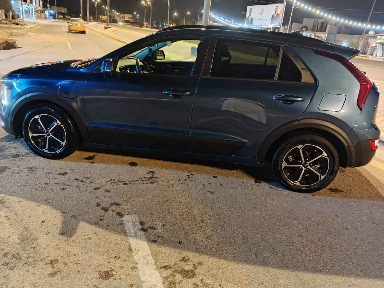 السلام عليكم
كيا نيرو بلكن  (هايبرد . كهرباء . شحن )موديل 2023 
 وارد امريكي 
السياره خير من الله نظافه وبيها مواصفات بعد احلا من السياره لون ازرق
السياره مرقمه وكامله رقم بغداد 
السياره حادثها بنيد  صبغ فقط بدون دواخل وبدون ايرباك
ماشيه: ٢٥٠٠٠
المواصفات 
كراسي تدفئه 
بصمه
اشاير بالمري 
كشنات جلد و مخمل 
ترحيب دخول 
.نظام ايكو وسبورت قياده
• شاشة كبيرة
• كاميرا خلفية
• حساسات خلفية 
• ⁠حساسات اماميه
 .اتو هولد
رادار امامي
• مانع تصادم
• محدد مسار
• تصحيح مسار
• مثبت سرعة
• مانع انزلاق
• بصمة تشغيل
• بصمة أبواب
• مري رادار
• نقطة عمياء
• شاحن وايرلس 
شاحنة بالكشانات 
• شاشة اعطال
• عداد ديجيتال متغير الوان
• اضوية امامية LED
• اضوية خلفية LED
• حساسات إضاءة
• إنارة تلقائية Auto
• نظام صوتي مميز 
• أوامر صوتية
• حساسات اصطدام
شفتات بلستيرن
تبريد قطعتين
قياده ذاتيه 
تشغيل عن بعد 
• بلوتوث
• مدخل USB + AUX
وبيها بعد مواصفات خير من الله
***********
السعر 190 وقليل مجال 
عنوان الفلوجه
