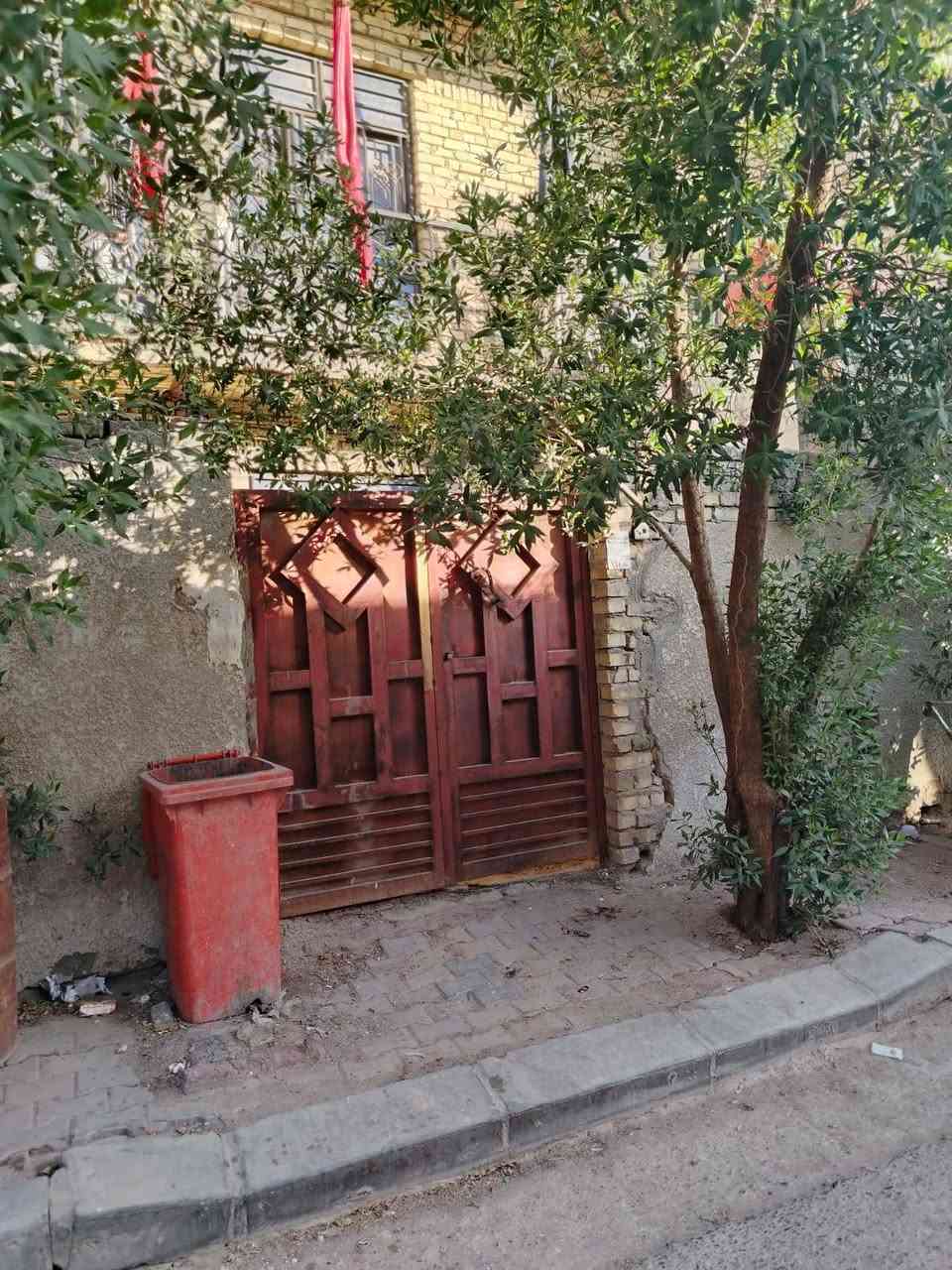 بيت للبيع ميسان الماجدية قرب تسواهن مساحة 120
يحتوي على
 ٣ غرف ثنين فوك وحدة جوة

 وهول مثلث كما موضح بالصورة

واستقبال ومطبخ

ومخزن فوك

وحمام فوك وجوة

ومرافق خارجي
الشراي يتصل على الرقم ***********
او الرقم ***********
* غير متواجد على الفيس
