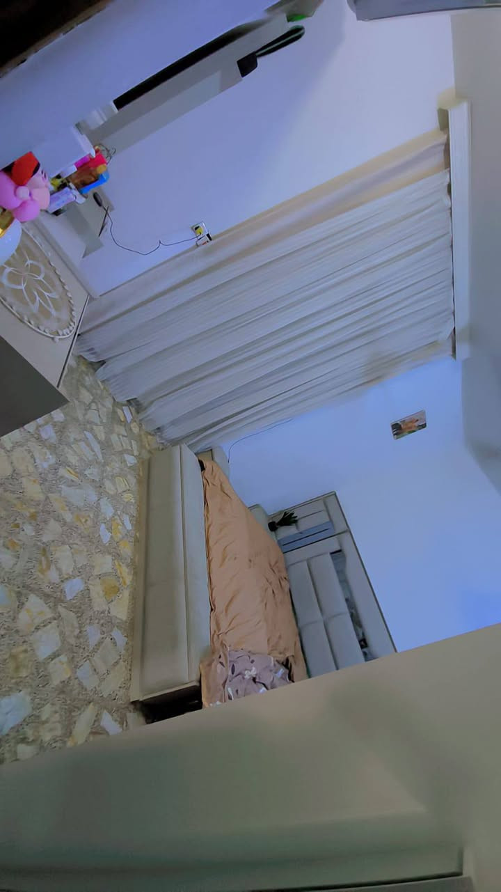 للبيع ...
دار سكن ...
طابو صرف ...
المساحة 100m ...
[ 5× 20 ] ...
خارطة نظامية ...
عالي عن الشارع 1m ...
حي الزهراء ...
قرب جامع اهل البيت ...
سقف شيلمان ...
البيت نظيف جدا وبناء جديد ...
-----------------------------
المسقفات /- 
* طارمة 
* مناور
* استقبال
* صالة 
* مطبخ
* نوم
* سقائف كيسبان 
* بيتونة
-------------------------
للاستفسار ماسنجر
إتصال / واتساب ***********
