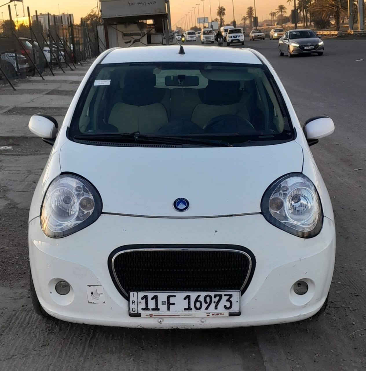 السلام عليكم 
للبيع باندا . موديل ٢٠١٢ . رقم بغداد انكليزي سنوية جديدة . كير ومكينة مكفولات بلاديات . مكفولة من الحادث . بيها صبغ مكانات قليله . شاشة أندرويد . صدر نظيف . ما ناقصها شي 
السعر ٤٨$ ورقه وبيها مجال للشراي 
العنوان بغداد الجديدة 
***********
