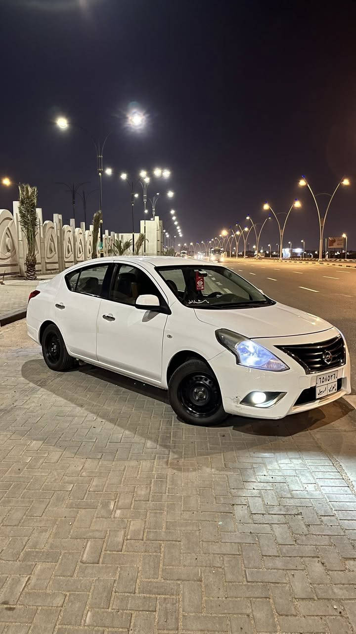 نيسان سني 2021
ماشيه 130 الف
مكفوله من الصبغ والتبديل بيه بس زلغ بالجاملغ ورصعات بالبنيد
عليه ادامه كامله وطخم بلكات 
بيه طخم تاير مكانه البصره القبله
***********
