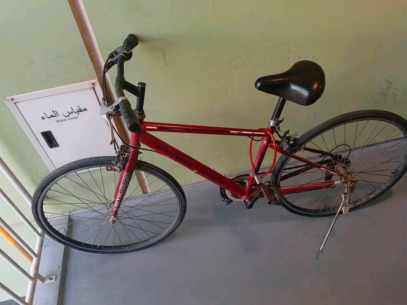 السلام عليكم عندي بايسكل اثنينهن C700 نضيفات الأسود بي بس بنچر خلفي والأحمر كامل مكمل سعر الأسود 40 والأحمر 100 مكاني بسمايه 