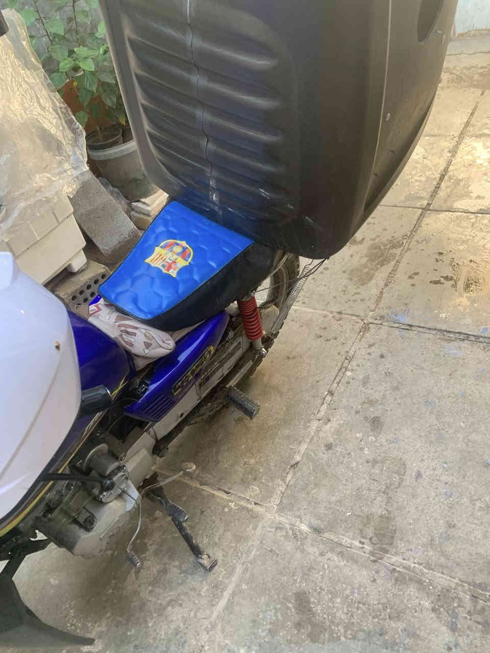 سلام عليكم دراجه سيفان خمسه كير مديل 22 الدراجه خير من الله بيهه درع و بيهه صندوق و سستم  وياهه خوذه و الدراجه خير من الله كبل الشارع البيع المكان بغداد المدينه السعر 550 و بيهه مجال الطيبين اني محتاج و ريد البيع *********** موجود واتساب و رصيد
