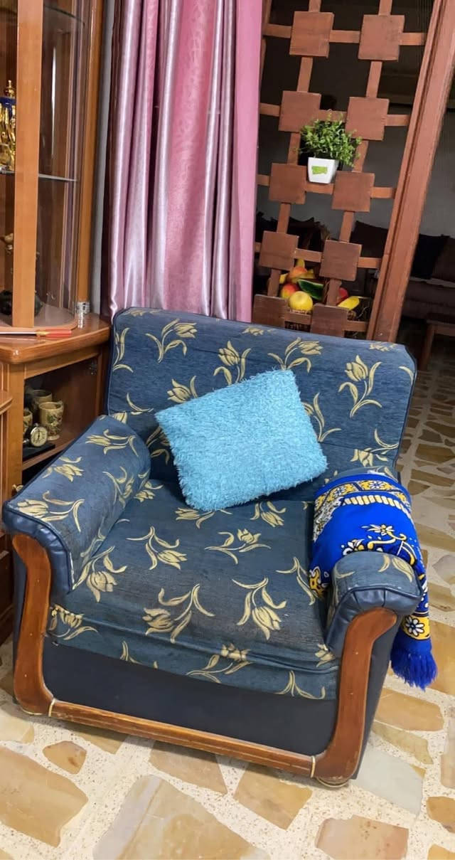 بيع مستعجل للتخم 10 مقاعد تكمه ثقيل مستعمل سعر 200 الف عنواني بغداد المنصور
***********
