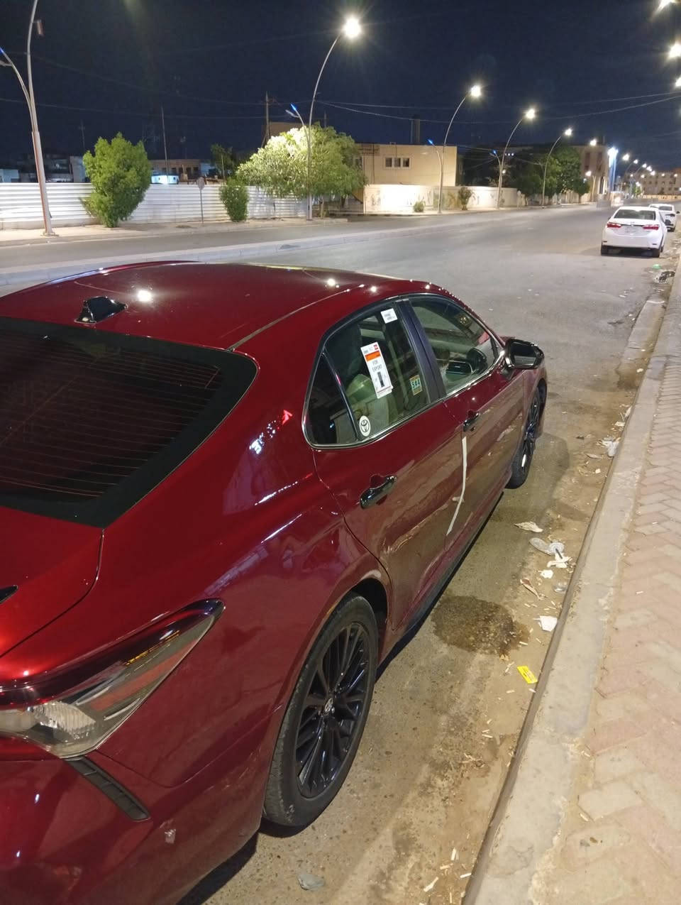 البيع كامري موديل 18 فول عداه الفتحه رقم دهوك هزه جديده حادث بس بنيد بدون ايرباك السعر 155مكان بغداد العامريه  ***********
