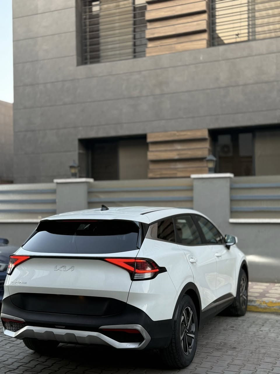 كيا سبورتج 2023 وارد امريكي هايبرد
محرك 1.6 تيربو هايبرد
شاشه
كامره
عداد دجتال متغير الالوان
انضمه قياده 
Sport
Eco
Smart 
نصام نزول من المنحدرات 
Autohold التوقف
السياقه شبه الذاتيه
تحديد مسار
گير ماوس 
صور الحادث مرفق
تبريد قطعتين
تبريد شاشه
حادثها جاملغ امامي وحافه من البنيد بدون دواخل السياره نضيفه جدا
ماشيه 89000km
مكان السياره بغداد
السعر 185 وبيها مجال للشراي.

***********للاستفسار
