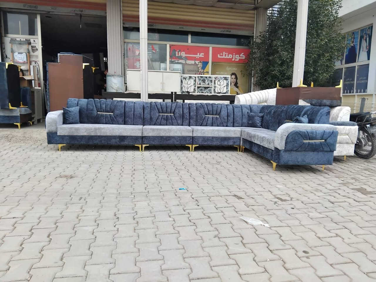 معرض ومزاد تبارك الرحمن 
السلام عليكم 
وجبه ديوان مودرن ١١ مقاعد و ٢٢ مقاعد جديد حطاطه سعر مناسب مكان بعقوبه شارع تحرير بهرز مجاور قاعات بيانو مقابيل مستشفى الحياه استفسار *********** يوجد خدمه توصيل
