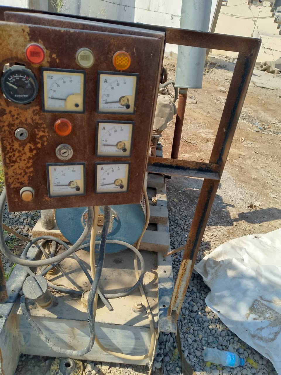 سلام عليكم 
مولد للبيع مكينه رافعه شوكيه 
راس توليد 30 كيفي ثري فيز
شغال 
مكاني ديالى بعقوبه تقاطع القدس 
***********
