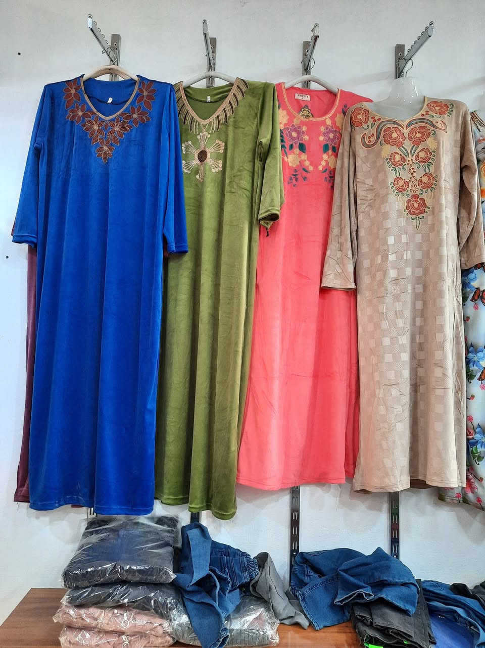 فقط ٥٠٠٠دينار. 
دشاديش نسائي قديفه ناشفه بهاري.


**إذا كنت صاحب هذا الإعلان وتريد حذفه لأي سبب، رجاءا أرسل رسالة إلى الدعم الفني**