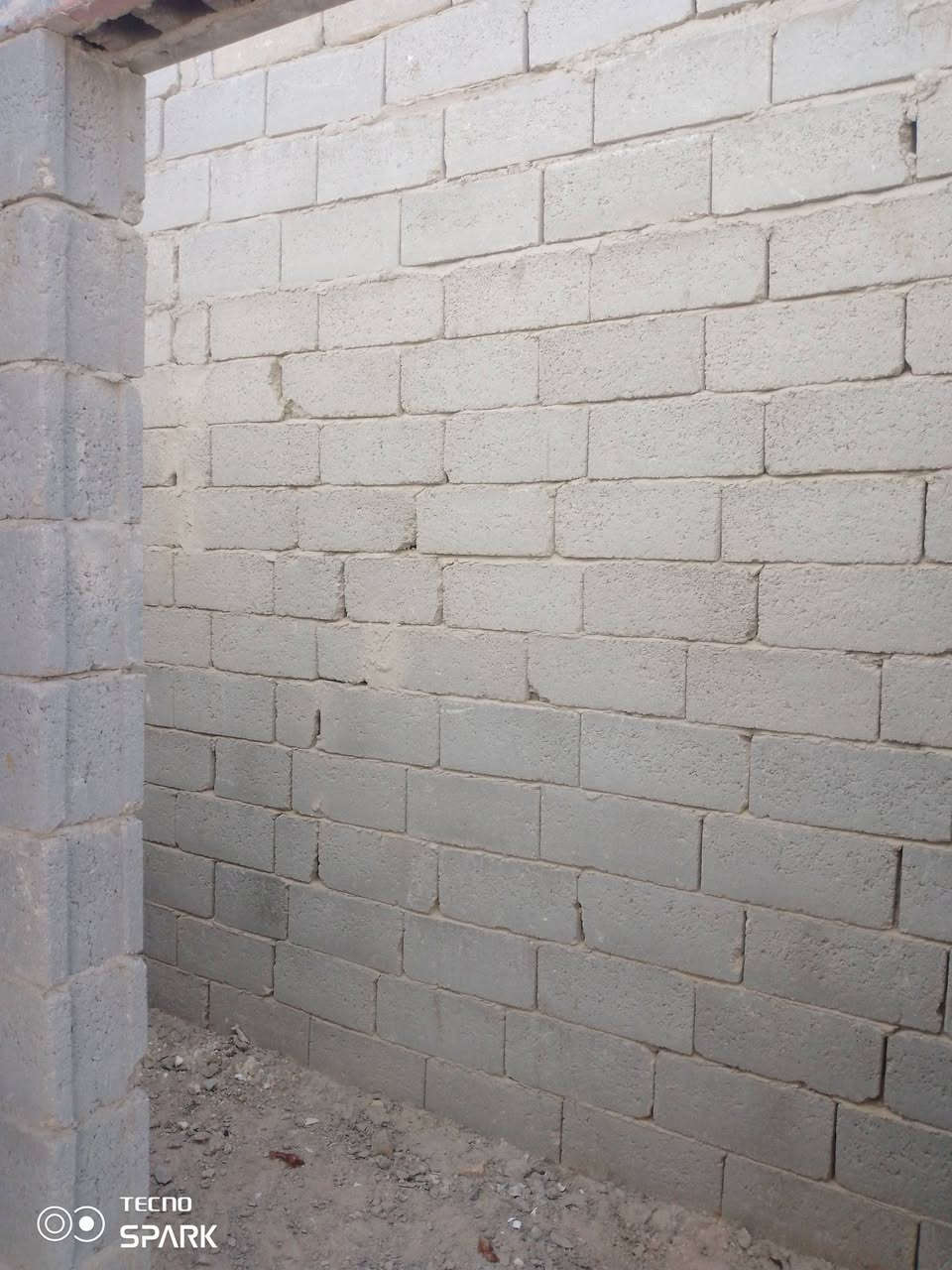 دار للبيع
50متر نهايه شارع السوك من كتر شارع 20
غرفه وصاله ومطبخ وحمام ثنين 
للاستفسار ***********
