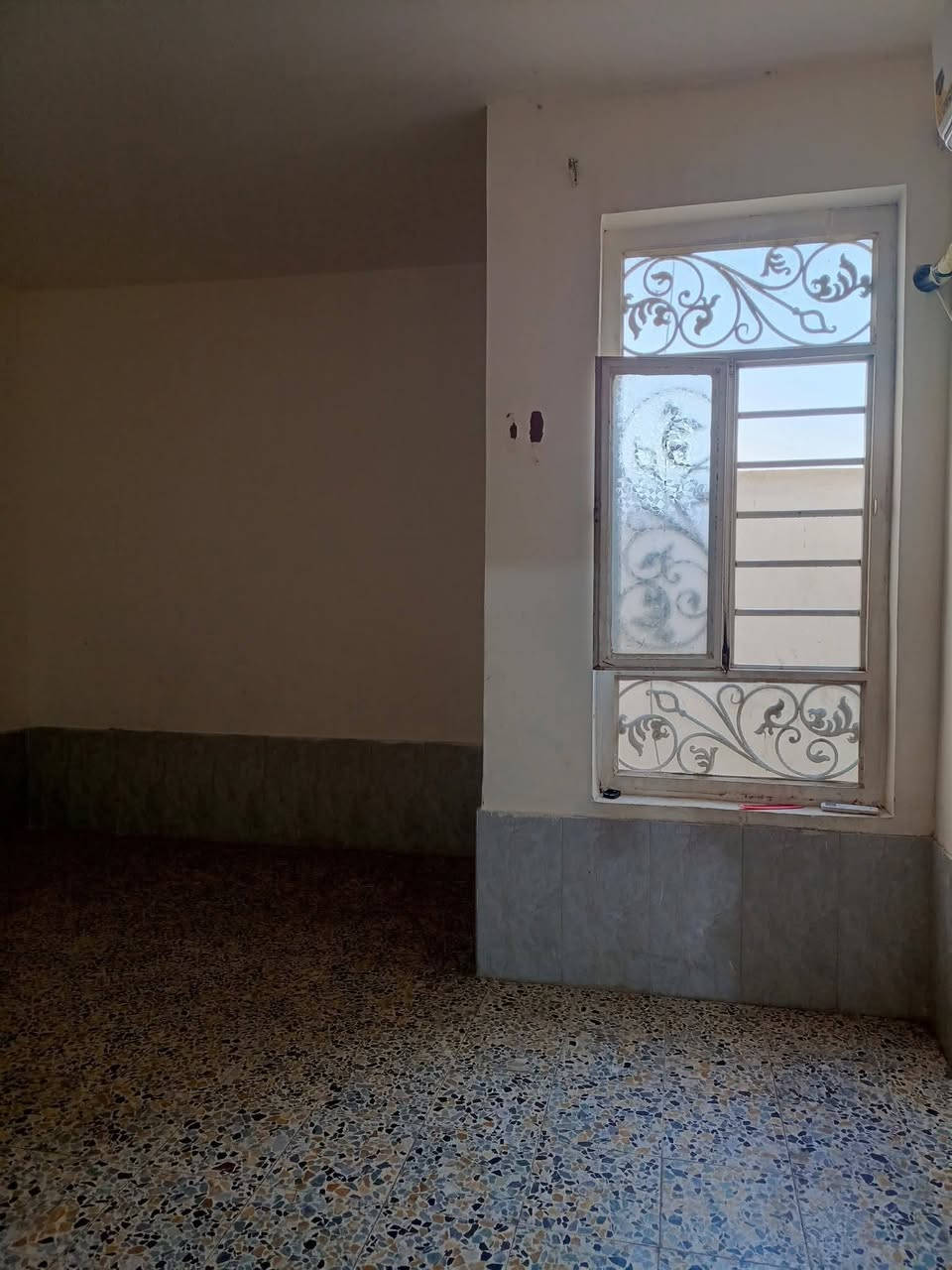 شقه للايجار حي ميسان خلف المستوصف تحتوي على غرفتين وصاله ومطبخ وصحيات تانكي وكيزر خط مولده خط انترنت سعر الايجار 

 250الف كل شهر بشهره واصل ماء وكهرباء السعر قفل مابي مجال 

للاستفسار والمعلومات الاتصال بنا ع *********** 

او مراجعه مكتب ألروان للوساطه العقاريه والمقاولات العامه 

عنوان المكتب حي ميسان ع الشريط قرب صيدليه الشراع 
#النجف #الكوفة #حي_ميسان #عقارات #ايجار #رهان #بيع #شراء #العراق #مكتب #محامين #مبادرة #اسكان 
عندك بيت عرصه للبيع راسلنه وات ساب وتدلل
