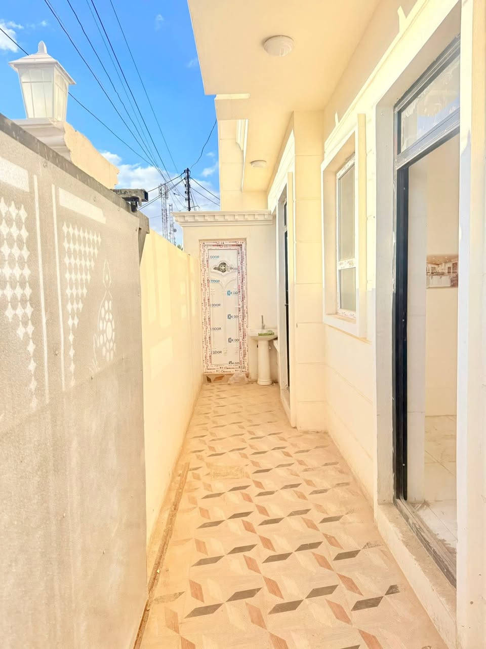 🏡 دار للبيع – القادسية / قطعة 500

🔹 المساحة: 100م (10×10)
🔹 بناء حديث 2026
🔹 بسعر مناسب

✨ يتكون الدار من :-
▫️ سبح مغربي
▫️ صالة استقبال
▫️ 3 غرف نوم
▫️ مطبخ
▫️ مجمع صحيات داخلي + خارجي

📸 نرفق لكم صور عن الدار

📍 الموقع: القادسية – قطعة 500
منطقة مميزة وقريبة من جميع الخدمات.

📞 للاستفسار: شركة نصير للعقارات
📍 عنوان الشركة : صلاح الدين – تكريت، القادسية، وسط شارع قطعة 500

☎️ أرقام الاتصال:
***********
***********
