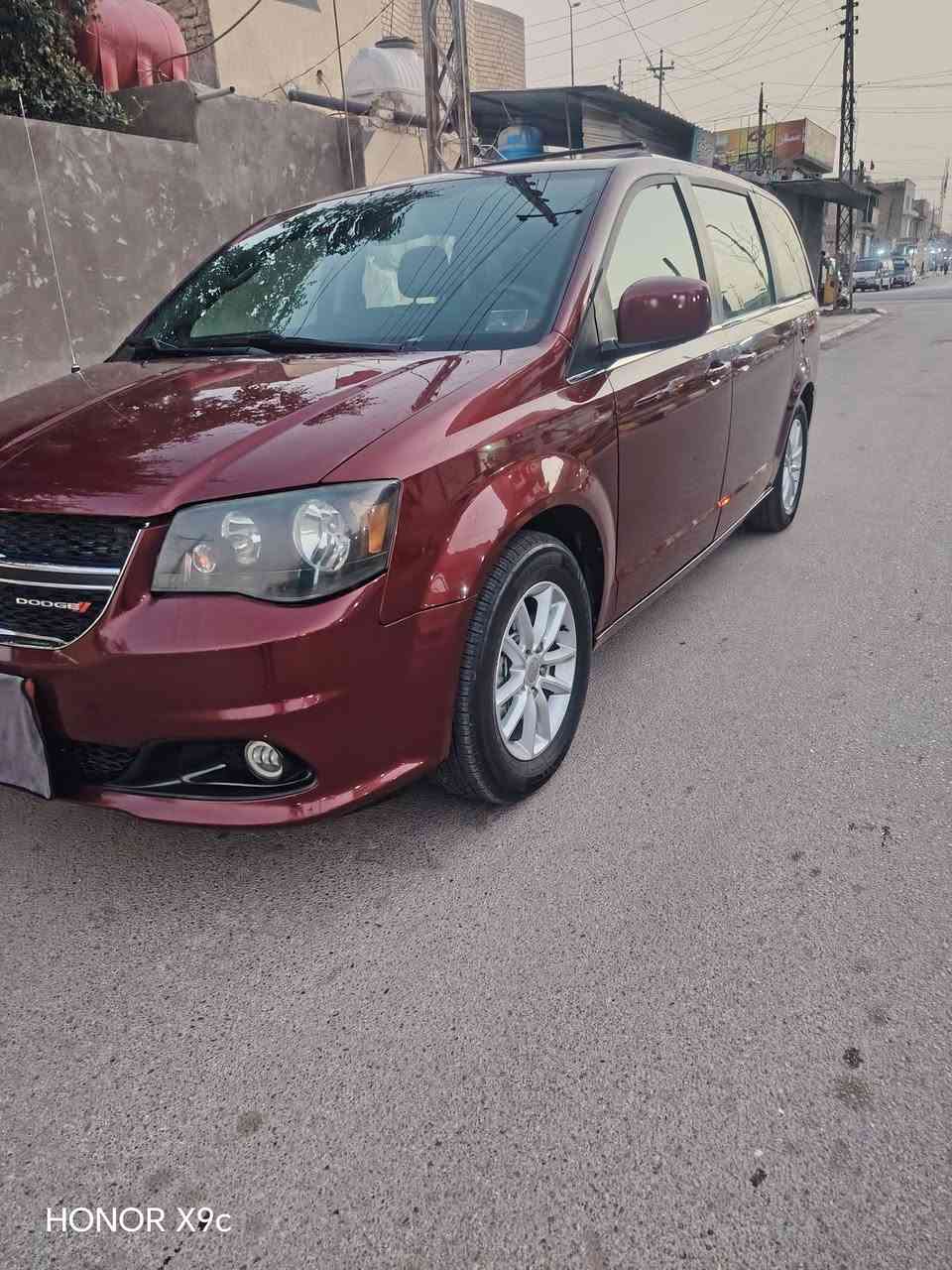 سلام عليكم ورحمة الله
دوج كرفان ٢٠٢٠ حادثهة جاملغ وبنيد فئة sxt  بيبان وجنطة كهرباء جام ٦ كهرباء عليهة إدامة كاملة مابيهة اي نقص السيارة لسيارة غاز وبانزين رقمهة كربلاء باسمي ومكاني كربلاء
السعر ١٩٠  للاستفسار ***********
