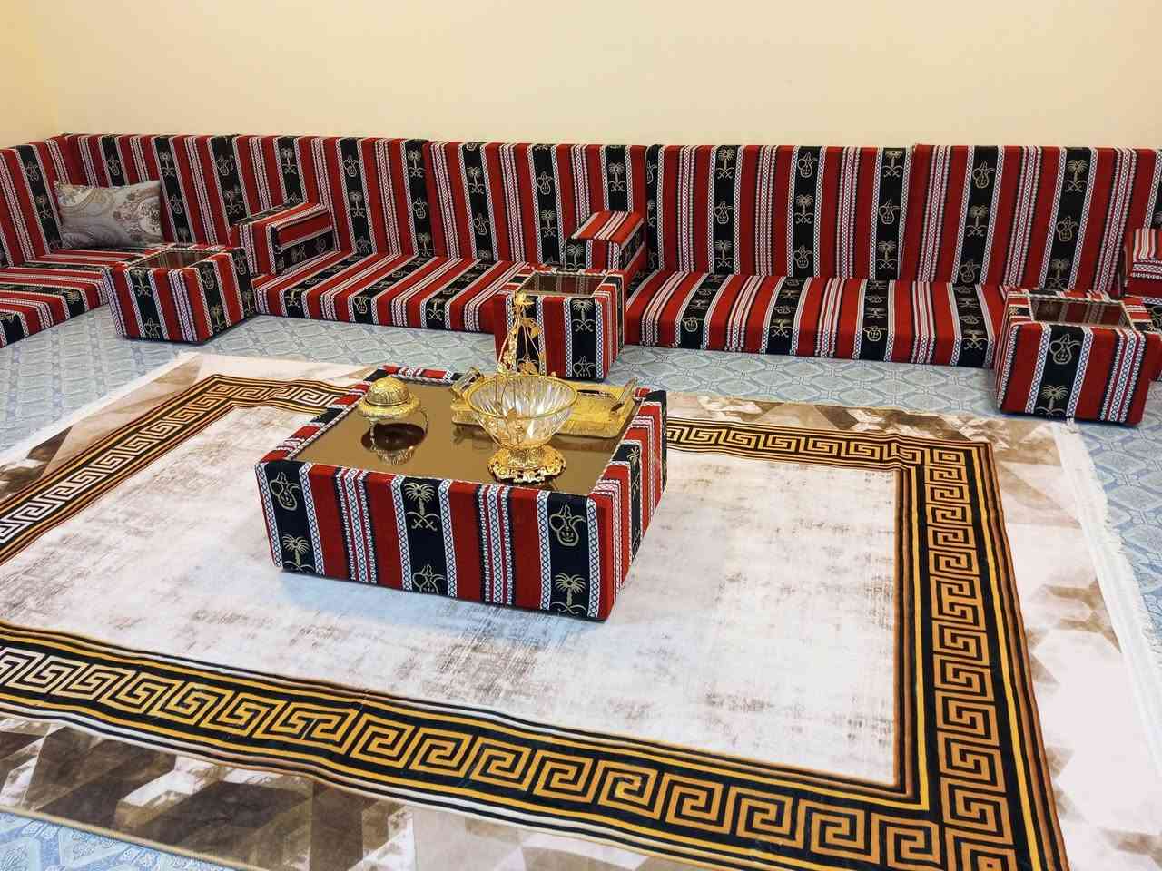 للبيع مستعجل جلسة عربية اخت الجديدة مع سيت طبلات سعرها قفل ٤٥٠  الف العنوان النجيبية ***********
