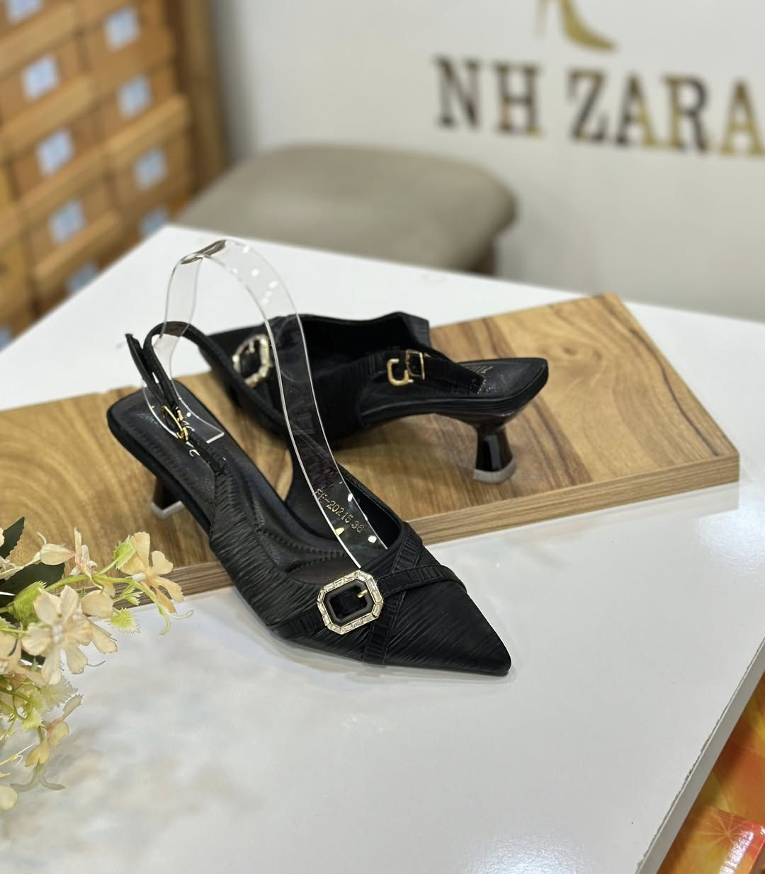 الموصل / الزهور - مجمع عزيز فتحي ط3 👇✅🥰

جميع الموديلات جلد طري دبان طبي 👠🌺💕
 قياسات هذا الموديل  من 37 الى 41🎗️🙏
السعر 15 الف فقط 💵🥰

حصريا لدى NH ZARA وبأنسب الاسعار 😍👇💕

موصل / الزهور - مجمع عزيز فتحي ط3 🌹

التوصيل داخل الموصل الفين دينار فقط 🚗🚕

التوصيل للاقضية والنواحي والمحافظات 5 الاف🚗🚕

لطلب التوصيل يرجى ارسال :
- صورة الموديل مع ذكر اللون والقياس 👝🧳👠👞👟
- اسم الحي مع اقرب نقطه دالة 🏡
- رقم الهاتف ☎️


**إذا كنت صاحب هذا الإعلان وتريد حذفه لأي سبب، رجاءا أرسل رسالة إلى الدعم الفني**